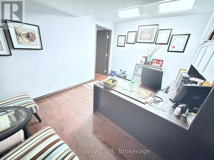OFFICE 2ND FLOOR - 2622 EGLINTON AVENUE E, Toronto (Eglinton East), Ontario, M1K2S3