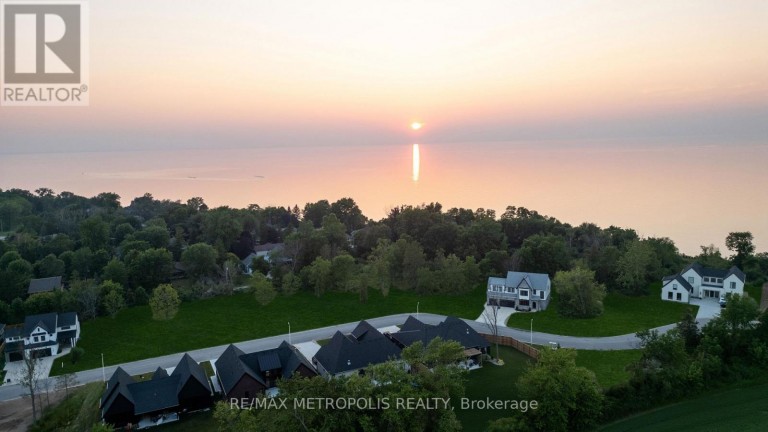 7015 BLUE COAST HEIGHTS, Plympton-Wyoming (Plympton Wyoming), Ontario, N0N1E0