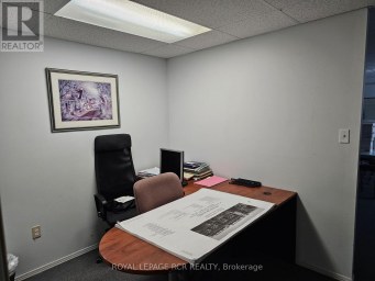 LOWER CUBICLE - 411 QUEEN STREET Newmarket (Central Newmarket) Ontario photo 6