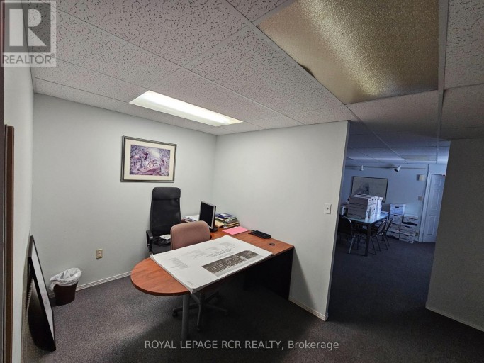 LOWER CUBICLE - 411 QUEEN STREET, Newmarket (Central Newmarket), Ontario, L3Y2G9