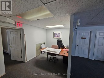 LOWER CUBICLE - 411 QUEEN STREET Newmarket (Central Newmarket) Ontario photo 9