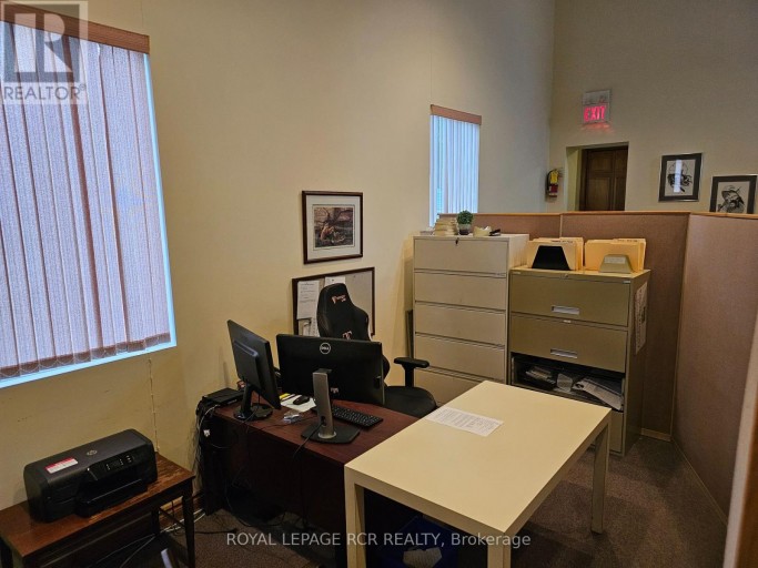 MAIN 2C - 411 QUEEN STREET, Newmarket (Central Newmarket), Ontario, L3Y2G9