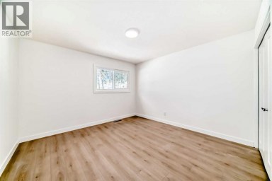 4936 45 Street SW Calgary Alberta photo 17
