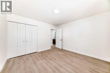 4936 45 Street SW Calgary Alberta photo 18