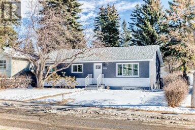 4936 45 Street SW Calgary Alberta photo 2