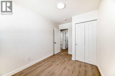 4936 45 Street SW Calgary Alberta photo 22