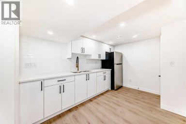 4936 45 Street SW Calgary Alberta photo 28