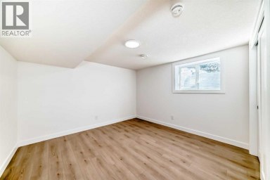 4936 45 Street SW Calgary Alberta photo 29