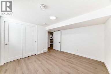 4936 45 Street SW Calgary Alberta photo 30