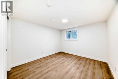 4936 45 Street SW Calgary Alberta photo 31