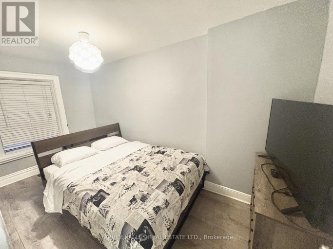 2 - 11 SAINT PATRICKS SQUARE, Toronto (Kensington-Chinatown), Ontario, M5T1W8