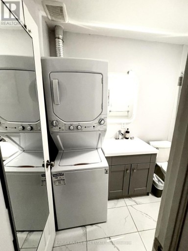 2 - 11 SAINT PATRICKS SQUARE, Toronto (Kensington-Chinatown), Ontario, M5T1W8
