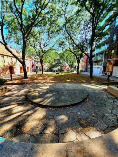 2 - 11 SAINT PATRICKS SQUARE, Toronto (Kensington-Chinatown), Ontario, M5T1W8