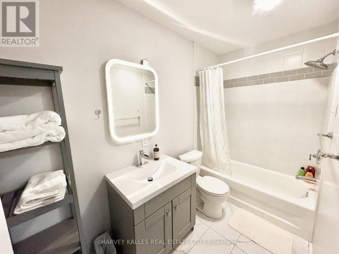 2 - 11 SAINT PATRICKS SQUARE, Toronto (Kensington-Chinatown), Ontario, M5T1W8
