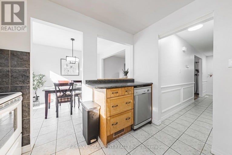 4 - 2220 UPPER MIDDLE ROAD, Burlington (Brant Hills), Ontario, L7P3P4
