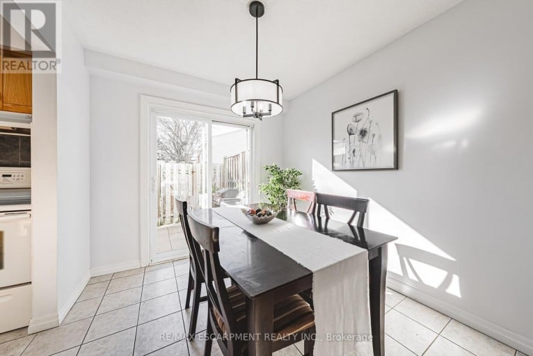 4 - 2220 UPPER MIDDLE ROAD, Burlington (Brant Hills), Ontario, L7P3P4