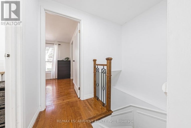 4 - 2220 UPPER MIDDLE ROAD, Burlington (Brant Hills), Ontario, L7P3P4