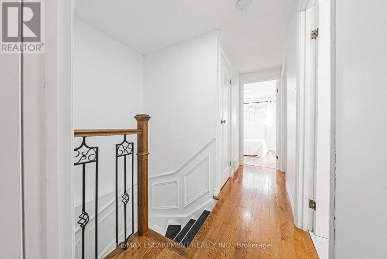 4 - 2220 UPPER MIDDLE ROAD, Burlington (Brant Hills), Ontario, L7P3P4