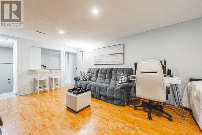 4 - 2220 UPPER MIDDLE ROAD, Burlington (Brant Hills), Ontario, L7P3P4