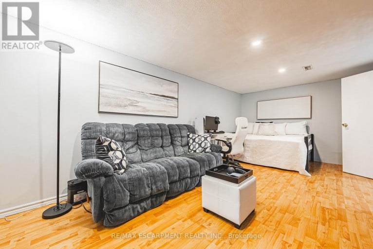 4 - 2220 UPPER MIDDLE ROAD, Burlington (Brant Hills), Ontario, L7P3P4