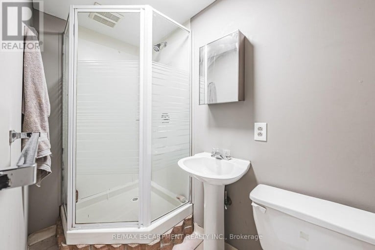 4 - 2220 UPPER MIDDLE ROAD, Burlington (Brant Hills), Ontario, L7P3P4