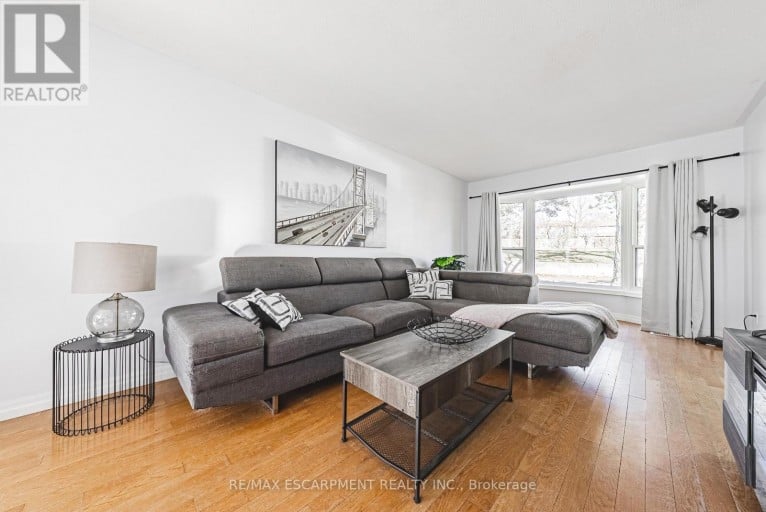 4 - 2220 UPPER MIDDLE ROAD, Burlington (Brant Hills), Ontario, L7P3P4