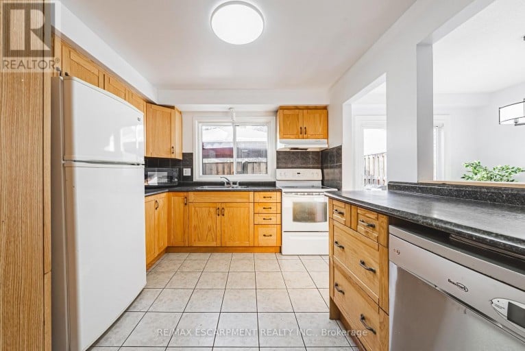 4 - 2220 UPPER MIDDLE ROAD, Burlington (Brant Hills), Ontario, L7P3P4