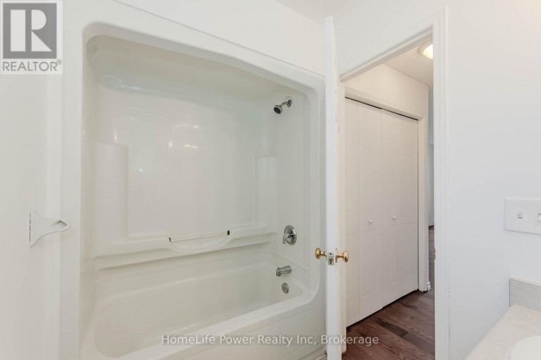 4 DARLING CRESCENT, Guelph (Pineridge/Westminster Woods), Ontario, N1L1P9