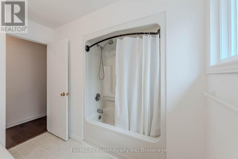 4 DARLING CRESCENT, Guelph (Pineridge/Westminster Woods), Ontario, N1L1P9