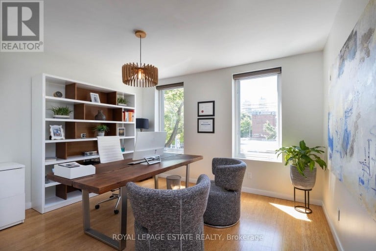 432 QUEEN STREET E, Toronto (Regent Park), Ontario, M5A1T4