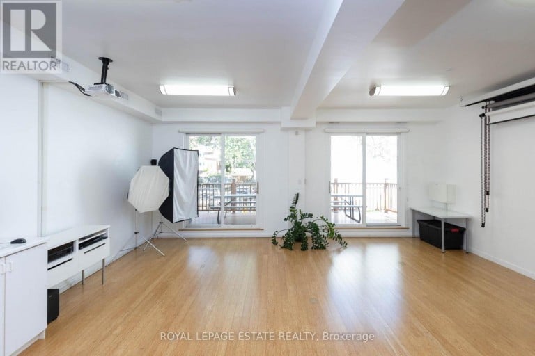 432 QUEEN STREET E, Toronto (Regent Park), Ontario, M5A1T4