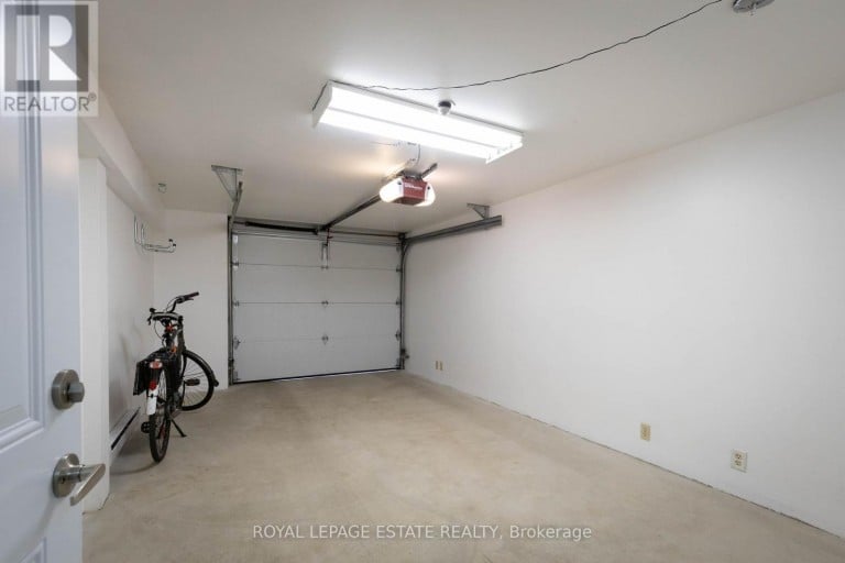 432 QUEEN STREET E, Toronto (Regent Park), Ontario, M5A1T4