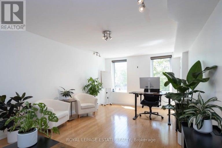 432 QUEEN STREET E, Toronto (Regent Park), Ontario, M5A1T4
