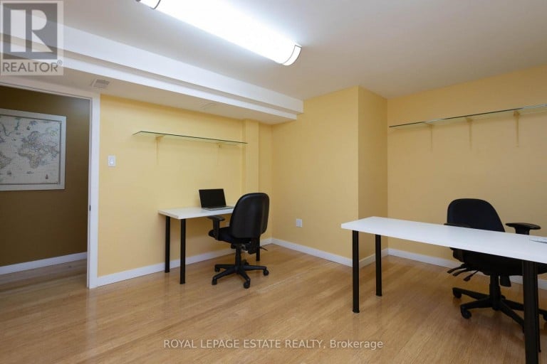 432 QUEEN STREET E, Toronto (Regent Park), Ontario, M5A1T4