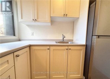 2 - 76 WENTWORTH STREET S Hamilton (Stinson) Ontario photo 8