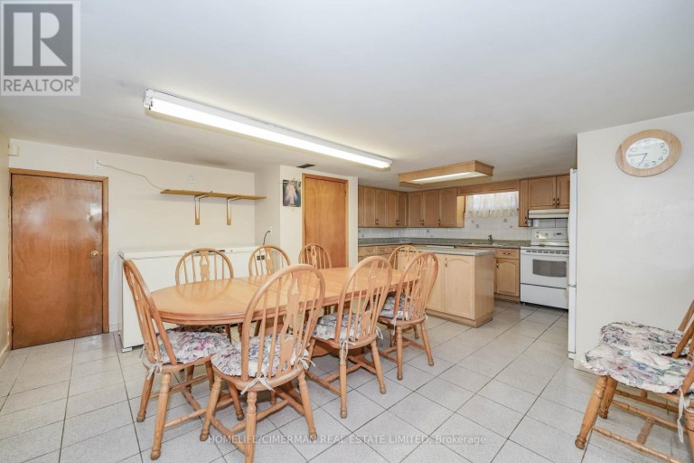28 RENSHAW STREET, Toronto (Downsview-Roding-CFB), Ontario, M3M2C8