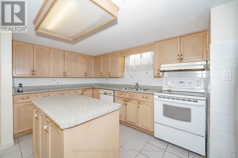 28 RENSHAW STREET, Toronto (Downsview-Roding-CFB), Ontario, M3M2C8
