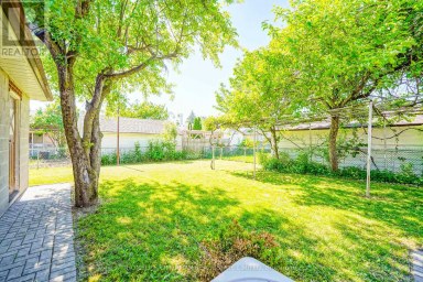 28 RENSHAW STREET Toronto (Downsview-Roding-CFB) Ontario photo 2