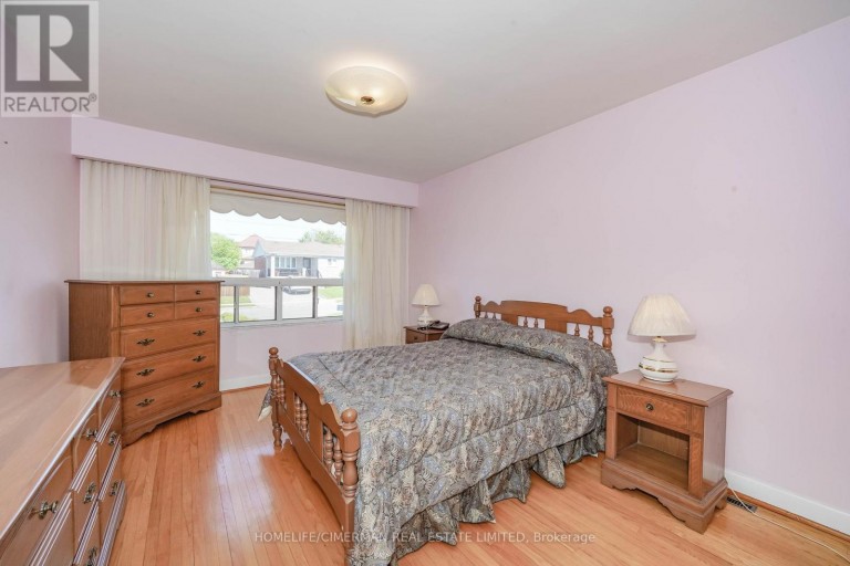 28 RENSHAW STREET, Toronto (Downsview-Roding-CFB), Ontario, M3M2C8