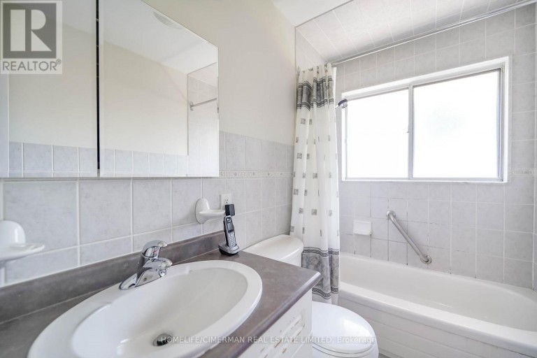28 RENSHAW STREET, Toronto (Downsview-Roding-CFB), Ontario, M3M2C8
