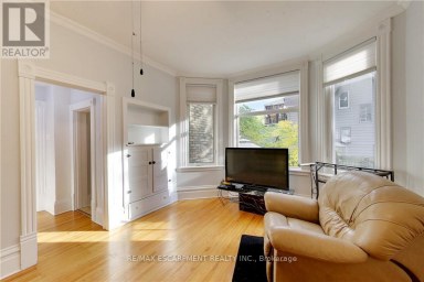 EAST #1 - 122 FORSYTH STREET Sarnia Ontario photo 2