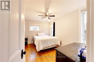 EAST #1 - 122 FORSYTH STREET Sarnia Ontario photo 3