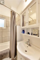 EAST #1 - 122 FORSYTH STREET Sarnia Ontario photo 4