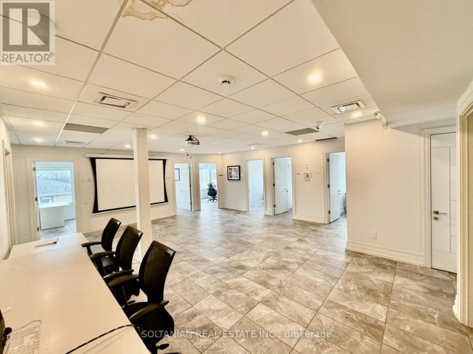 300 - 175 WILLOWDALE AVENUE, Toronto (Willowdale East), Ontario, M2N4Y9