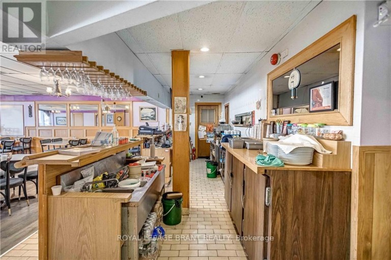 669 COLBORNE STREET E, Brantford, Ontario, N3S3M8
