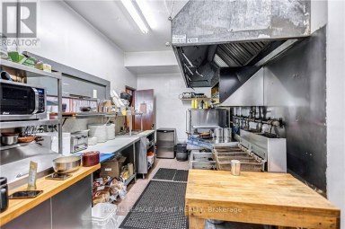 669 COLBORNE STREET E Brantford Ontario photo 19