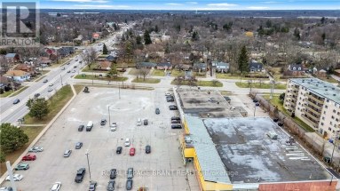 669 COLBORNE STREET E Brantford Ontario photo 37