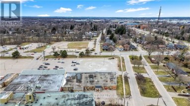 669 COLBORNE STREET E Brantford Ontario photo 38
