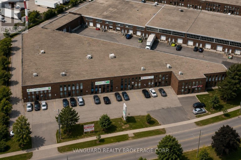 1-4 - 4476 CHESSWOOD DRIVE, Toronto (York University Heights), Ontario, M3J2B9