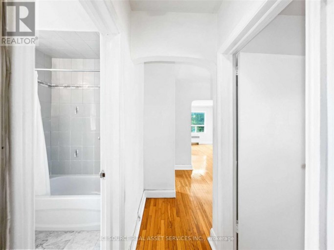 2 - 116 EASTWOOD ROAD, Toronto (Woodbine Corridor), Ontario, M4L2C9